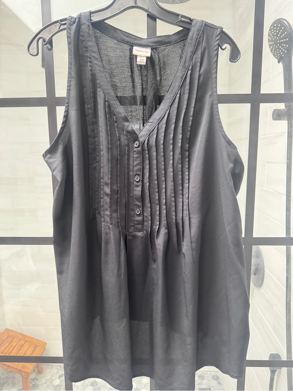 MERONA Black Sleeveless Pintuck V-Neck Camisole